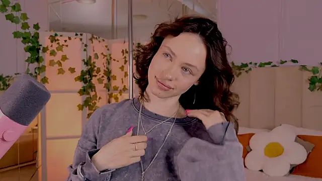 Snapshot of Meow_Nancy chatting on 06-17-26, 05:10 Meow Nancy online show from 06-17-26, 05:10
