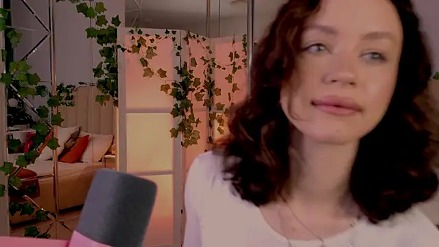 Snapshot of Meow_Nancy chatting on 06-21-26, 05:10 Meow Nancy online show from 06-21-26, 05:10