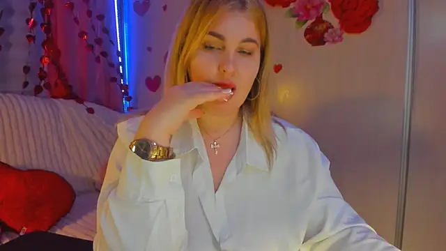 CoraSwon online show from 02-21-25, 09:32