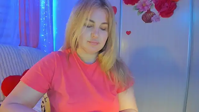 CoraSwon online show from 03-19-25, 06:44