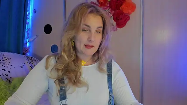 CoraSwon online show from 09-13-25, 07:35