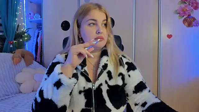 Snapshot of CoraSwon chatting on 02-06-26, 05:27 CoraSwon online show from 02-06-26, 05:27