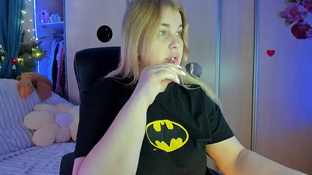 Snapshot of CoraSwon chatting on 02-07-26, 05:55 CoraSwon online show from 02-07-26, 05:55