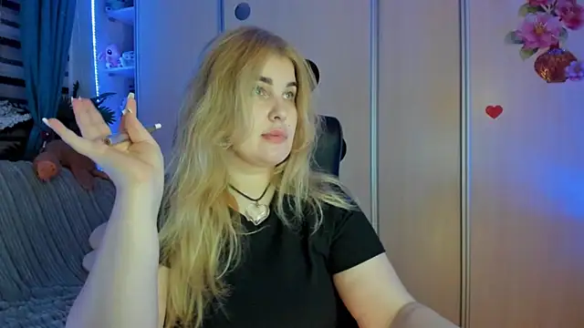 Snapshot of CoraSwon chatting on 02-12-26, 06:36 CoraSwon online show from 02-12-26, 06:36