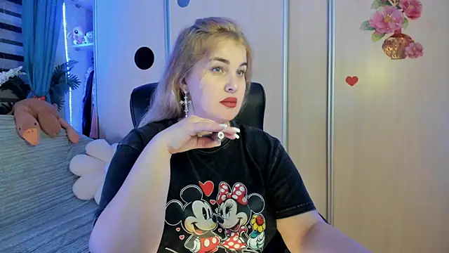 Snapshot of CoraSwon chatting on 02-15-26, 03:42 CoraSwon online show from 02-15-26, 03:42