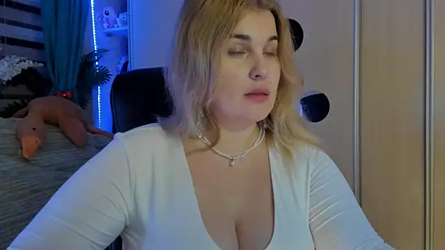 Snapshot of CoraSwon chatting on 02-16-26, 07:32 CoraSwon online show from 02-16-26, 07:32