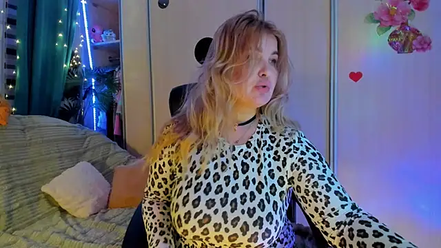 Snapshot of CoraSwon chatting on 02-22-26, 05:00 CoraSwon online show from 02-22-26, 05:00