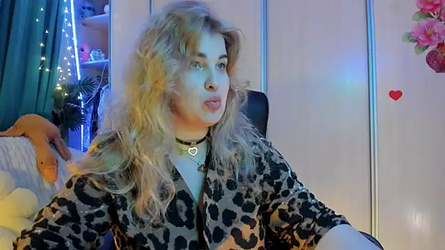 Snapshot of CoraSwon chatting on 02-25-26, 06:06 CoraSwon online show from 02-25-26, 06:06