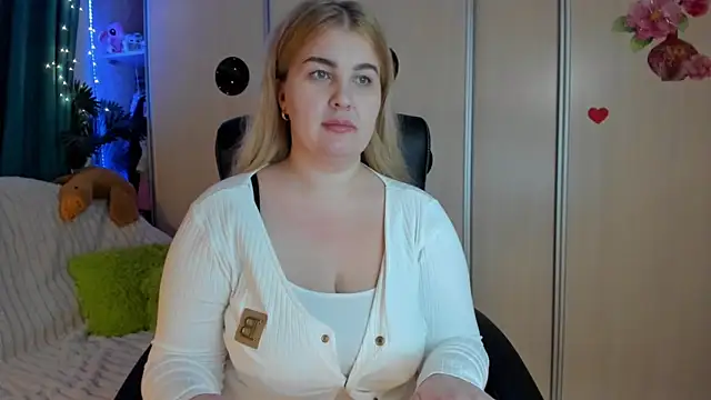 Snapshot of CoraSwon chatting on 02-28-26, 03:24 CoraSwon online show from 02-28-26, 03:24