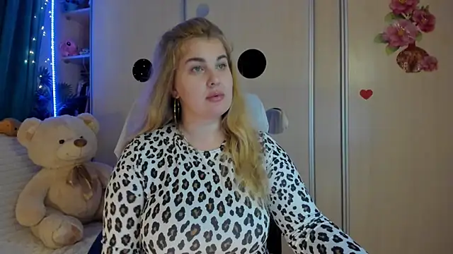 Snapshot of CoraSwon chatting on 03-02-26, 05:42 CoraSwon online show from 03-02-26, 05:42