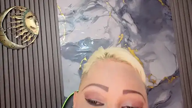 GianellaCox  online show from 04-08-26, 11:54