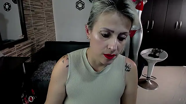 Emma Rizzoo online show from 02-06-25, 07:40