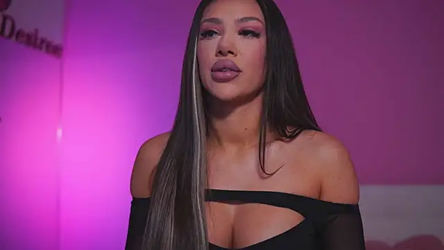 Snapshot of NatyDesiree chatting on 03-18-25, 05:09 NatyDesiree online show from 03-18-25, 05:09