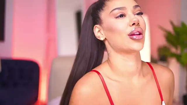 Snapshot of NatyDesiree chatting on 02-15-26, 07:32 NatyDesiree online show from 02-15-26, 07:32