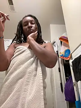 Snapshot of LeyaHoneybuns chatting on 01-02-25, 02:54 LeyaHoneybuns online show from 01-02-25, 02:54