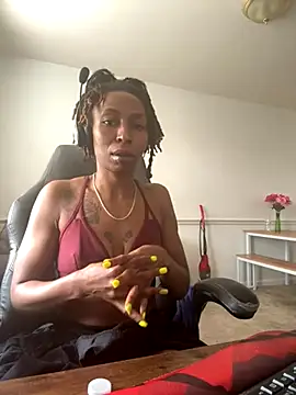 LeyaHoneybuns online show from 11-18-25, 04:55