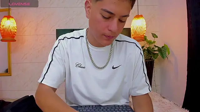 Levy Steve online show from 10-08-25, 03:26