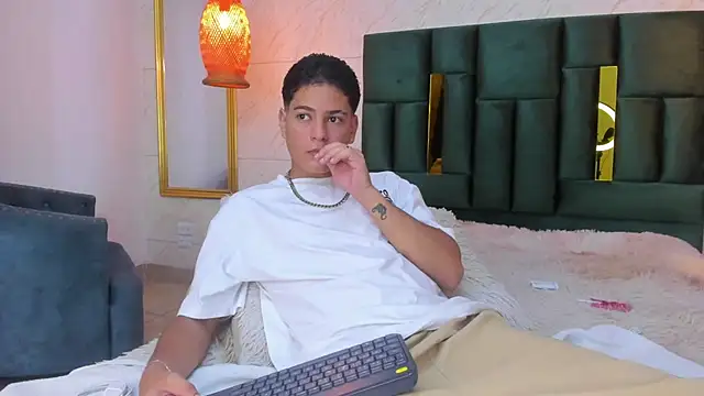 Levy Steve online show from 10-19-25, 04:35