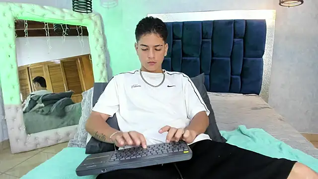 Levy Steve online show from 11-21-25, 08:46