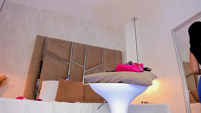 Martinaa Jones  online show from 02-22-26, 12:58