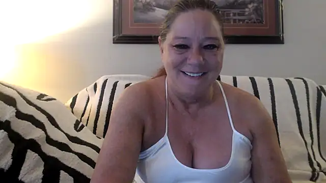 Snapshot of LexxiLeeds chatting on 05-13-26, 11:07 LexxiLeeds online show from 05-13-26, 11:07