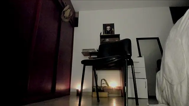 Snapshot of Lucyerobbie chatting on 07-10-26, 12:04 Lucyerobbie online show from 07-10-26, 12:04
