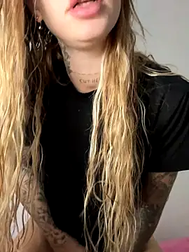 EmiliaCatalina online show from 10-24-25, 12:52