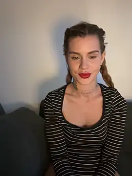 EmiliaCatalina online show from 02-15-26, 12:51