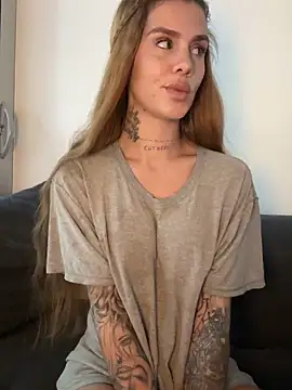 EmiliaCatalina online show from 03-29-26, 06:52