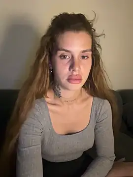 EmiliaCatalina online show from 04-01-26, 11:35