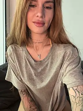 EmiliaCatalina online show from 05-17-26, 04:25