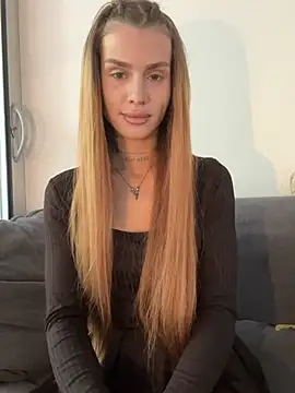 Snapshot of EmiliaCatalina chatting on 07-15-26, 06:02 EmiliaCatalina online show from 07-15-26, 06:02