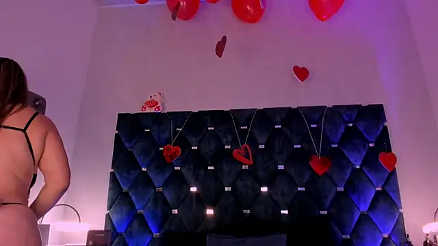 Snapshot of laura_bassi chatting on 02-15-25, 12:43 laura bassi online show from 02-15-25, 12:43