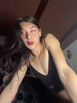Snapshot of NICOLSKINNY1 chatting on 03-19-25, 12:37 NICOLSKINNY1 online show from 03-19-25, 12:37