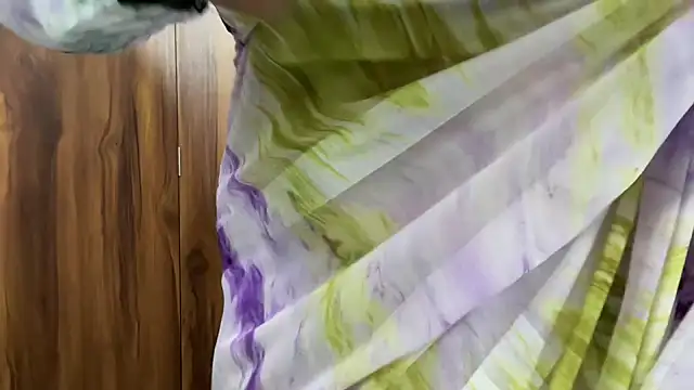 julie 08 online show from 10-27-25, 06:12