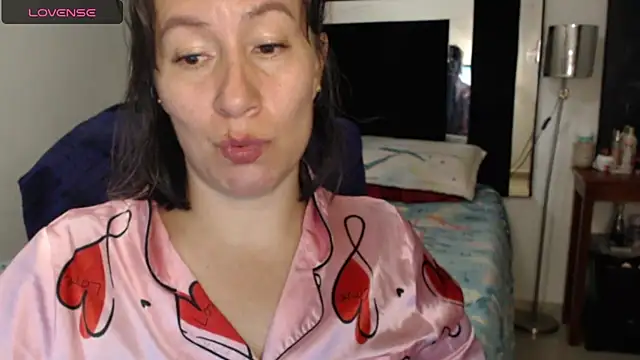 Snapshot of CATRINA-83 chatting on 04-22-26, 01:01 CATRINA-83 online show from 04-22-26, 01:01