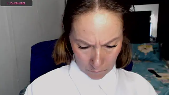 Snapshot of CATRINA-83 chatting on 05-11-26, 02:45 CATRINA-83 online show from 05-11-26, 02:45