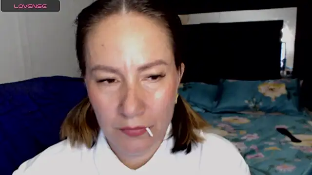 Snapshot of CATRINA-83 chatting on 05-11-26, 04:04 CATRINA-83 online show from 05-11-26, 04:04