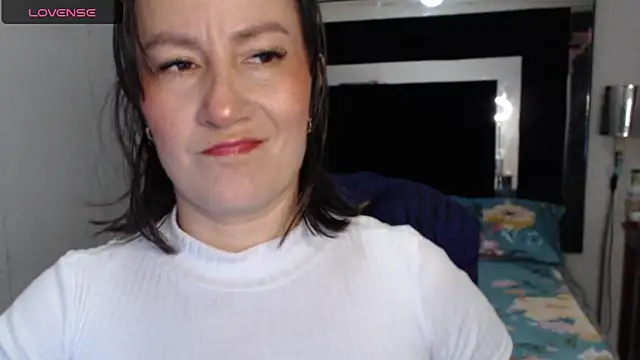 Snapshot of CATRINA-83 chatting on 05-16-26, 05:01 CATRINA-83 online show from 05-16-26, 05:01