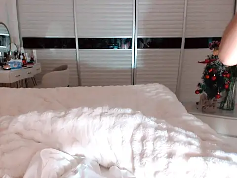 Snapshot of -Lucky_Girl chatting on 12-23-24, 11:47 -Lucky Girl online show from 12-23-24, 11:47
