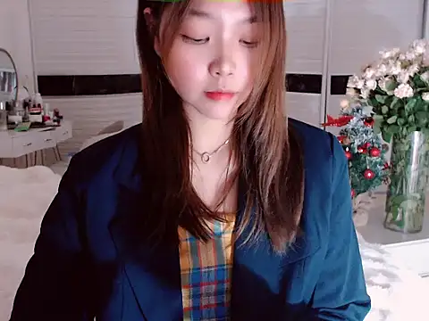 Snapshot of -Lucky_Girl chatting on 12-25-24, 11:43 -Lucky Girl online show from 12-25-24, 11:43