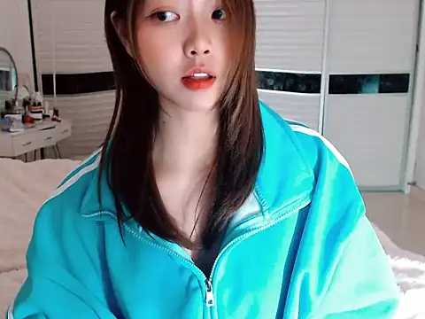Snapshot of -Lucky_Girl chatting on 12-26-24, 05:37 -Lucky Girl online show from 12-26-24, 05:37