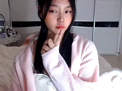 Snapshot of -Lucky_Girl chatting on 12-27-24, 11:50 -Lucky Girl online show from 12-27-24, 11:50