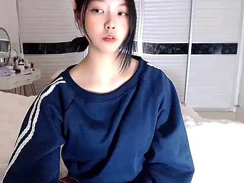 Snapshot of -Lucky_Girl chatting on 12-27-24, 02:54 -Lucky Girl online show from 12-27-24, 02:54
