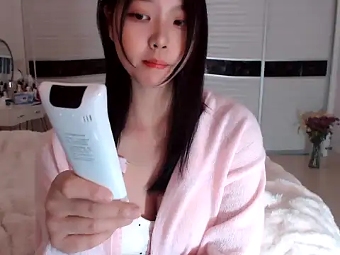 Snapshot of -Lucky_Girl chatting on 12-30-24, 06:20 -Lucky Girl online show from 12-30-24, 06:20