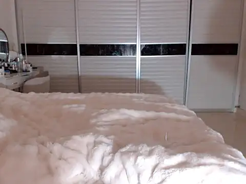 Snapshot of -Lucky_Girl chatting on 01-04-25, 02:03 -Lucky Girl online show from 01-04-25, 02:03