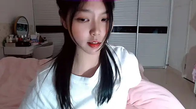 Snapshot of -Lucky_Girl chatting on 01-13-25, 02:21 -Lucky Girl online show from 01-13-25, 02:21