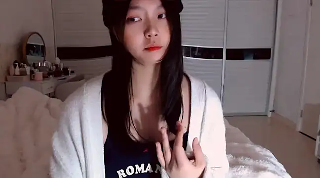 Snapshot of -Lucky_Girl chatting on 01-18-25, 11:43 -Lucky Girl online show from 01-18-25, 11:43