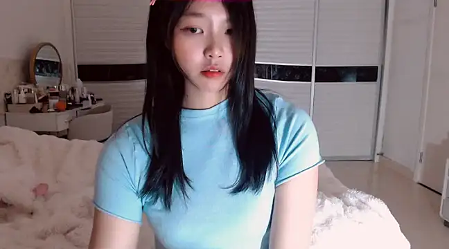 Snapshot of -Lucky_Girl chatting on 01-24-25, 02:08 -Lucky Girl online show from 01-24-25, 02:08