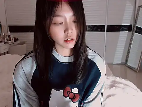 Snapshot of -Lucky_Girl chatting on 02-12-25, 11:40 -Lucky Girl online show from 02-12-25, 11:40